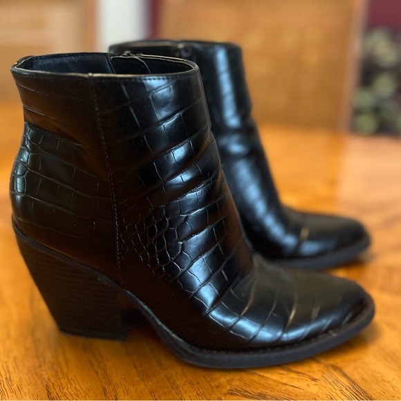 Madden Girl Women’s Size 6.5 Klicck Black Faux Leather Pointy Toe Ankle Boot - Picture 2 of 7